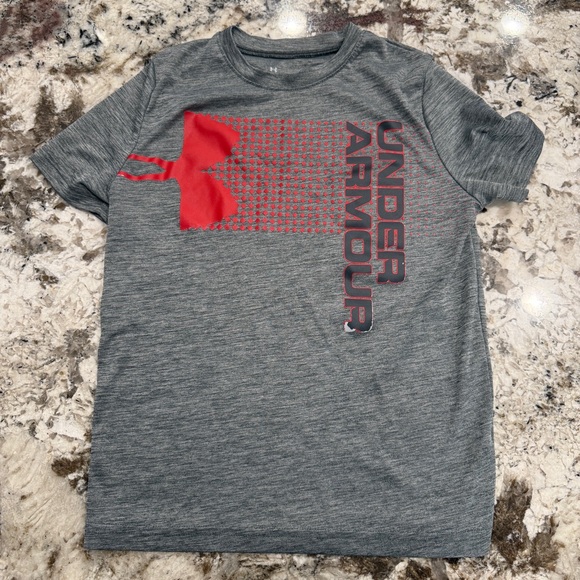 Under Armour Red Graphic Gray Short Sleeve Tee - Picture 1 of 3